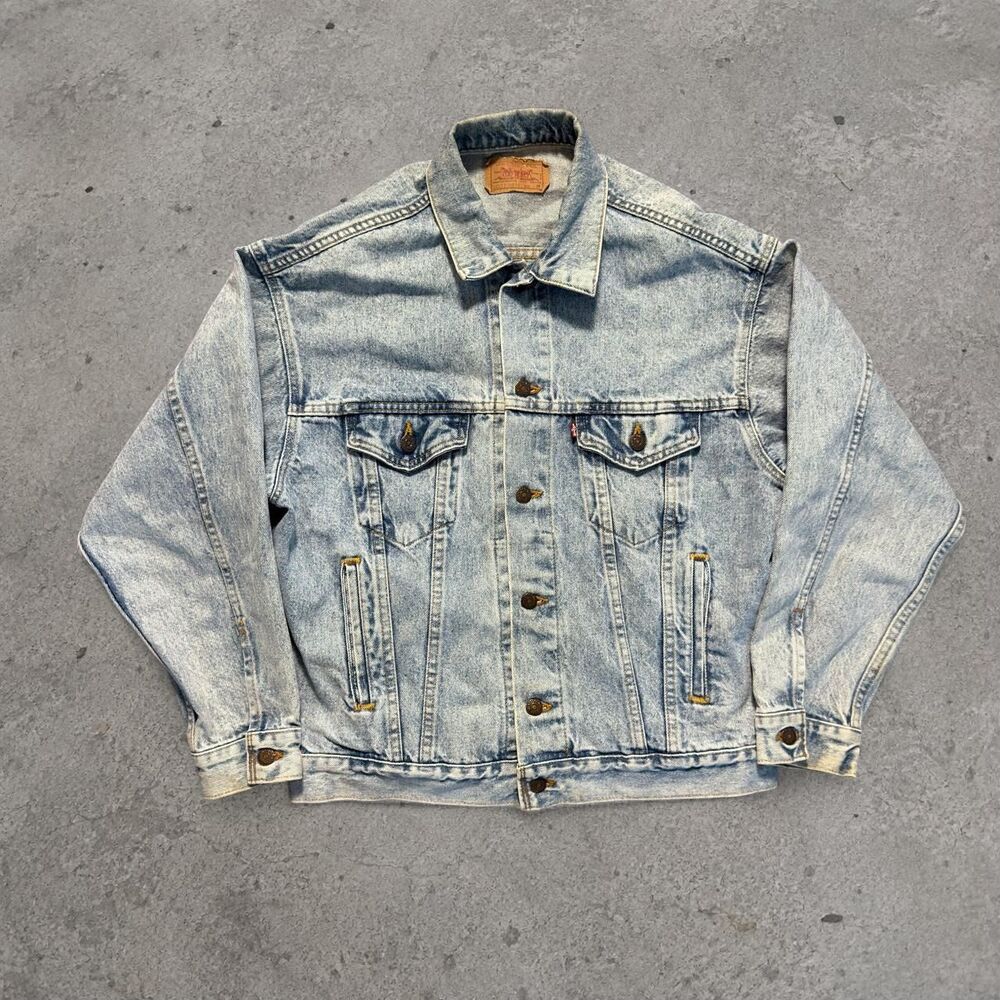 Vintage 1990’s Levi’s Denim Trucker Jacket Light Wash Men’s Size Medium